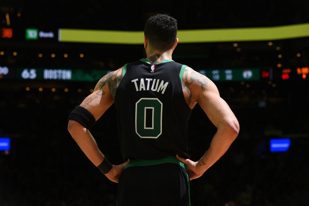 流感肆虐球队，球员教练齐中招（流感席卷全队，教练与球员相继感染）